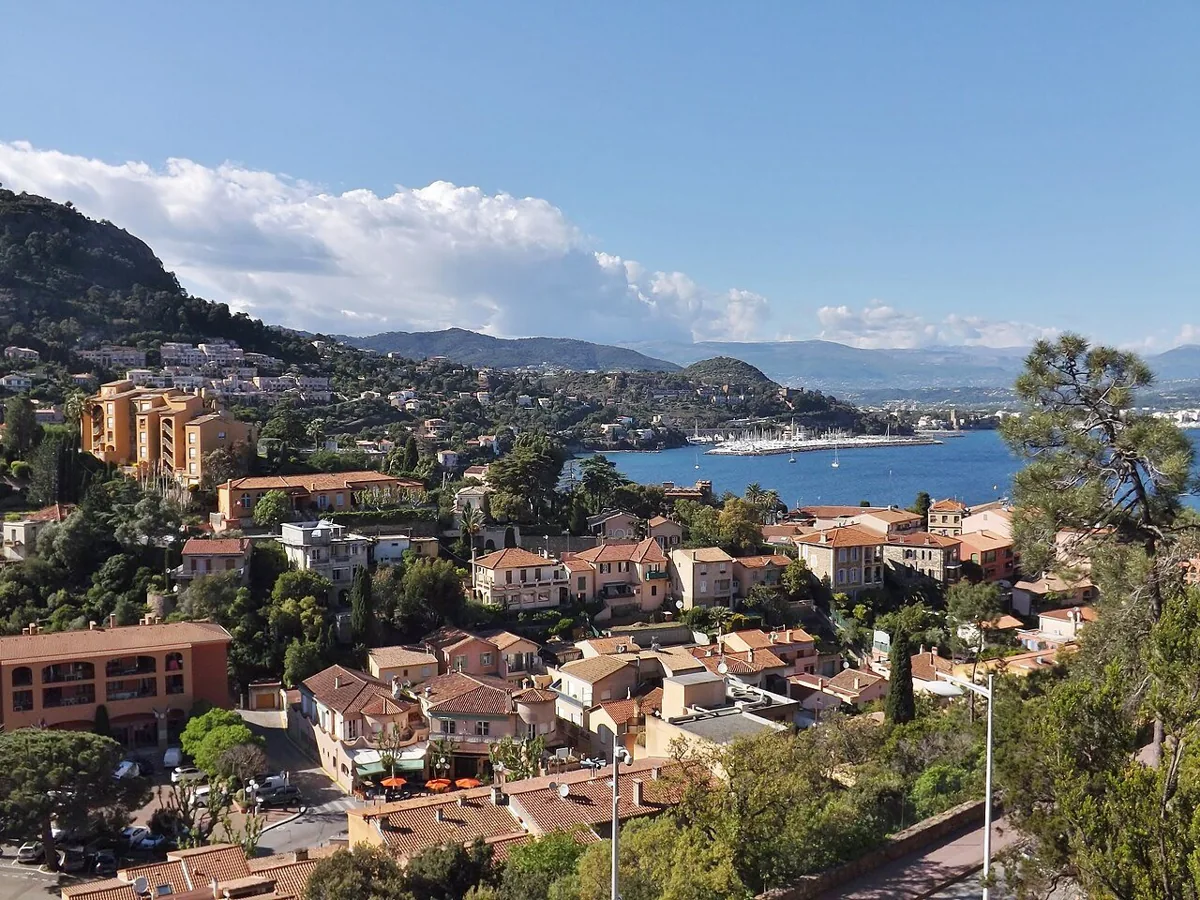 Baie et littoral de Théoule-sur-Mer au pied de l’Estérel